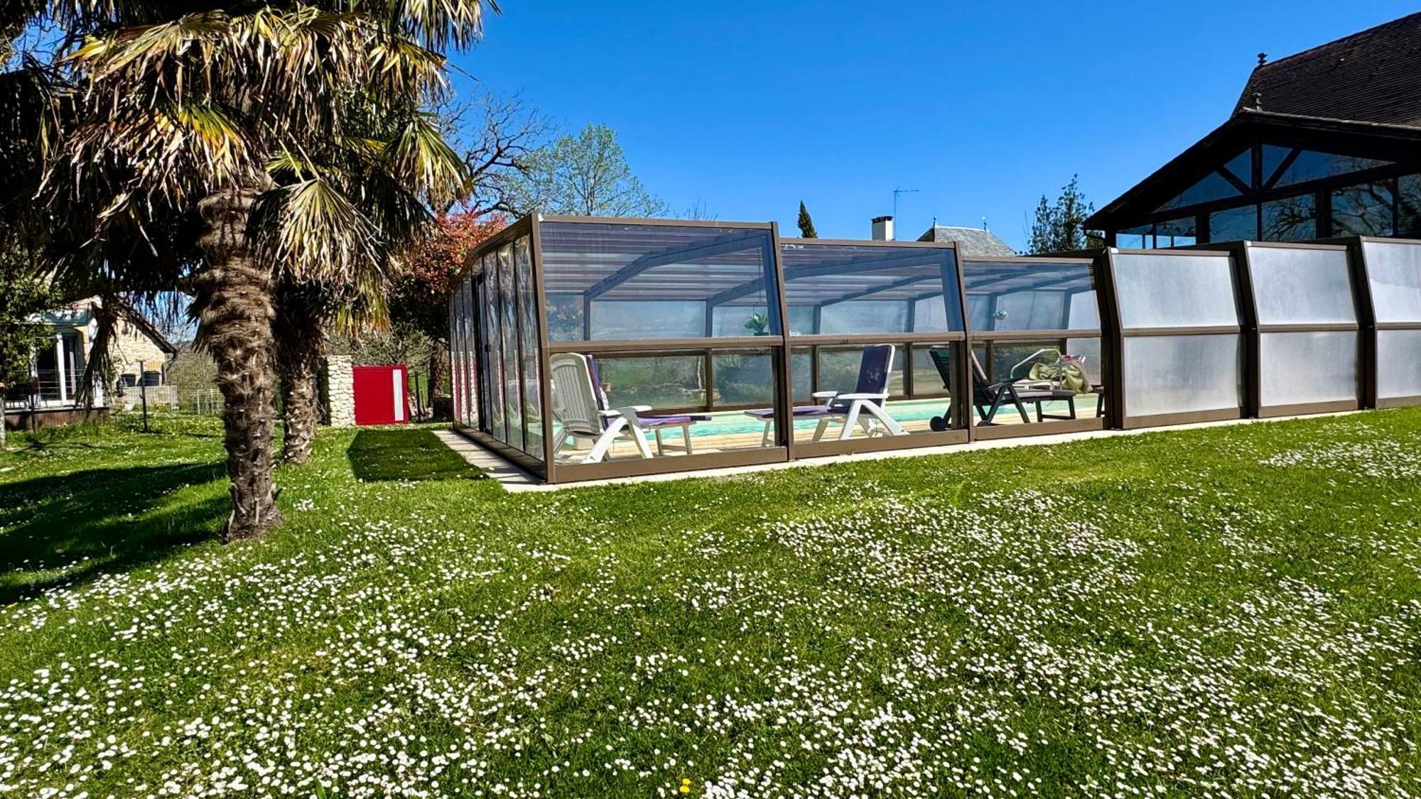 Maison De Charme Piscine Couverte Chauffee Mayrinhac-Lentour Dış mekan fotoğraf